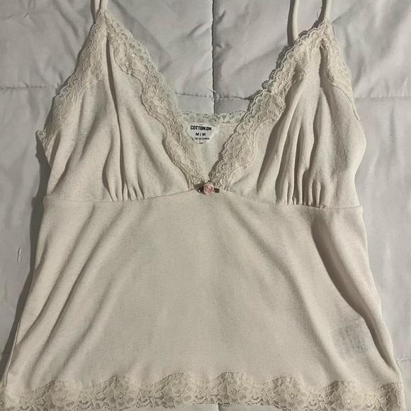Cotton On Tops - Cotton on coquette deep v lacey white cropped tank with rose in middle!